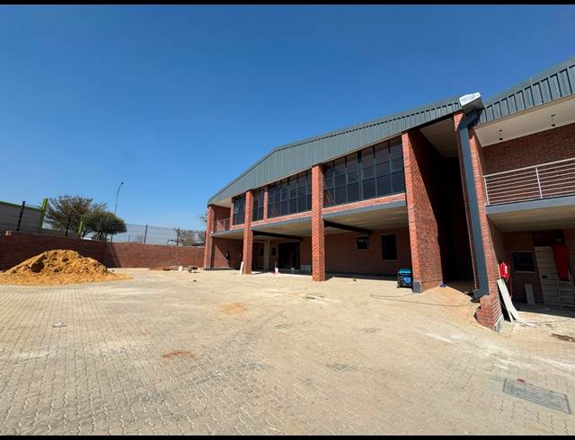 900M² WAREHOUSE TO LET IN CHLOORKOP